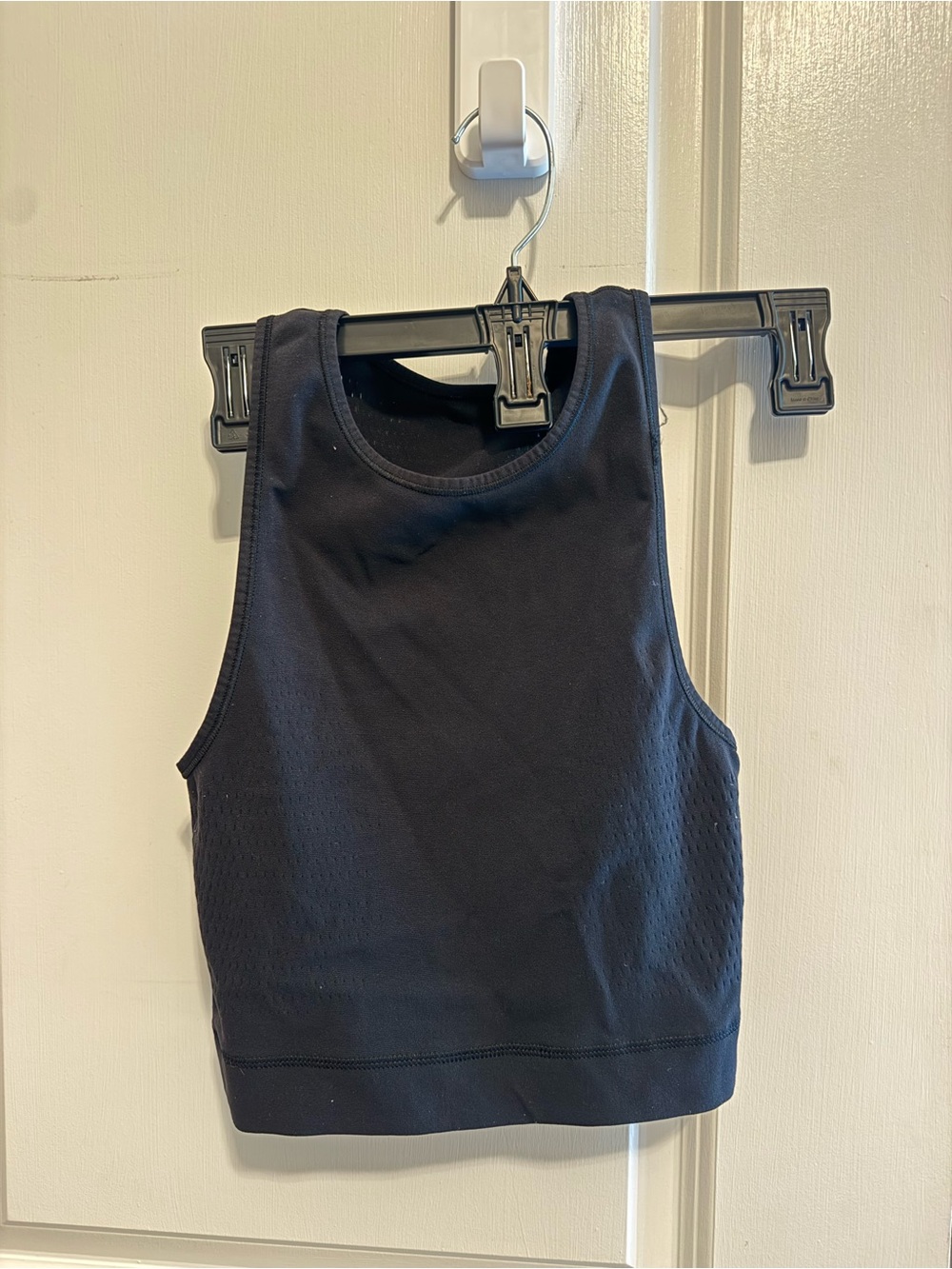 Lululemon Women's Black Sleeveless Crop Tank Top